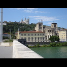 Die Kathedrale von Lyon rechts und die Basilika Notre-Dame de Fourvière links darüber